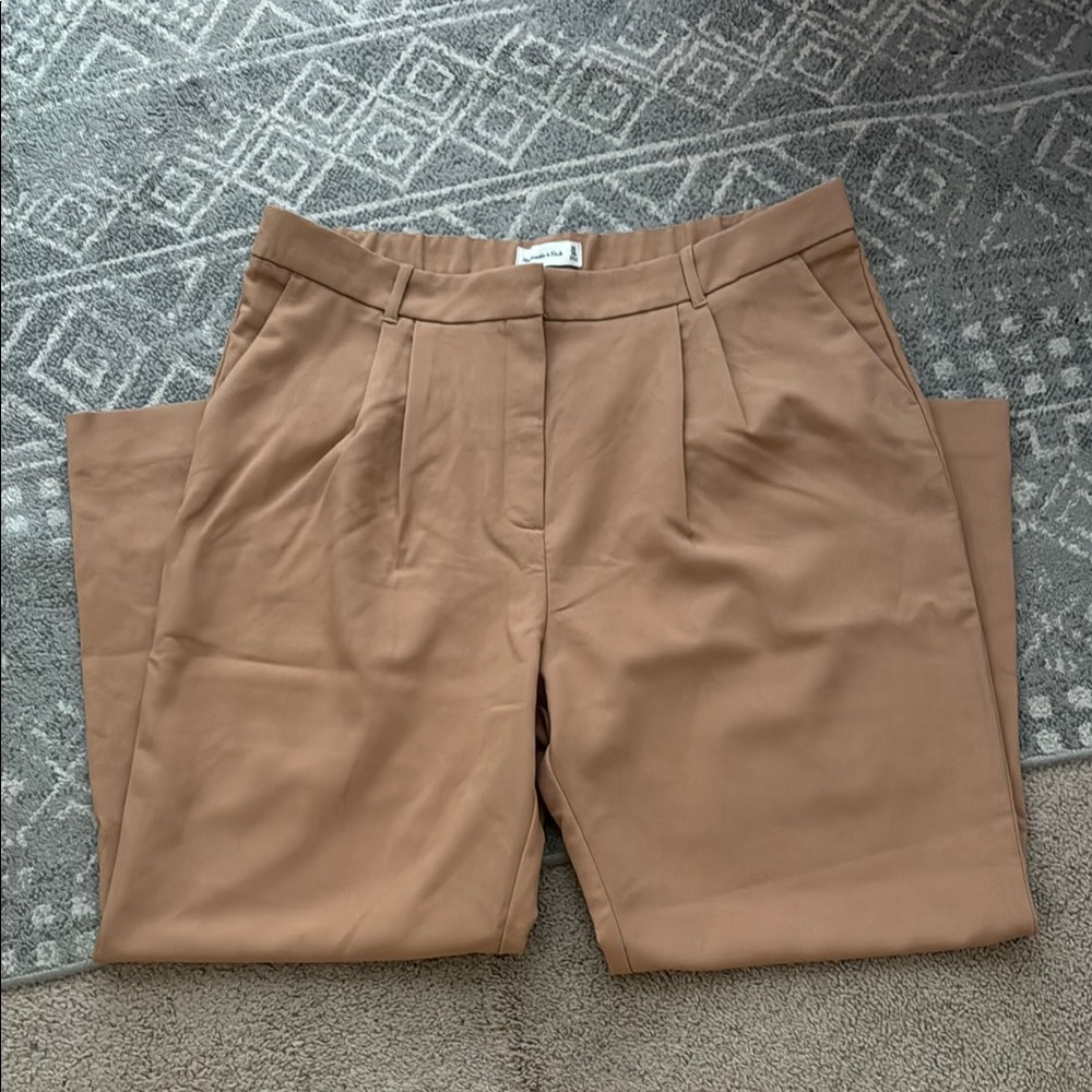 NWT Abercrombie Sloan Tailored Trouser size 35